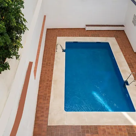 Aticos 公寓 埃斯特波纳